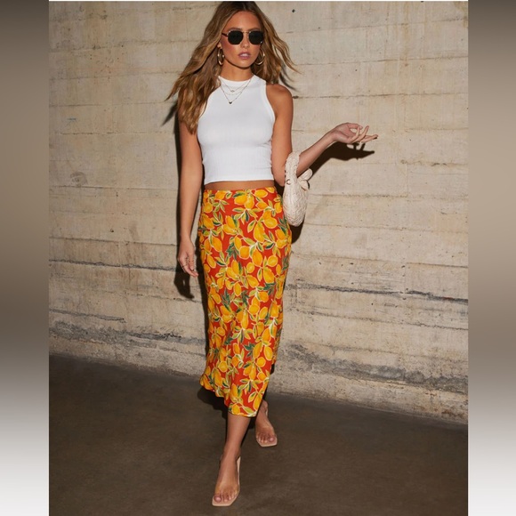 Joaquin Ribbed Crop Tank - Picture 2 of 6